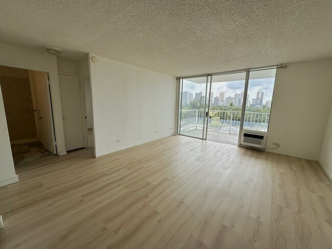 Building Photo - SV705