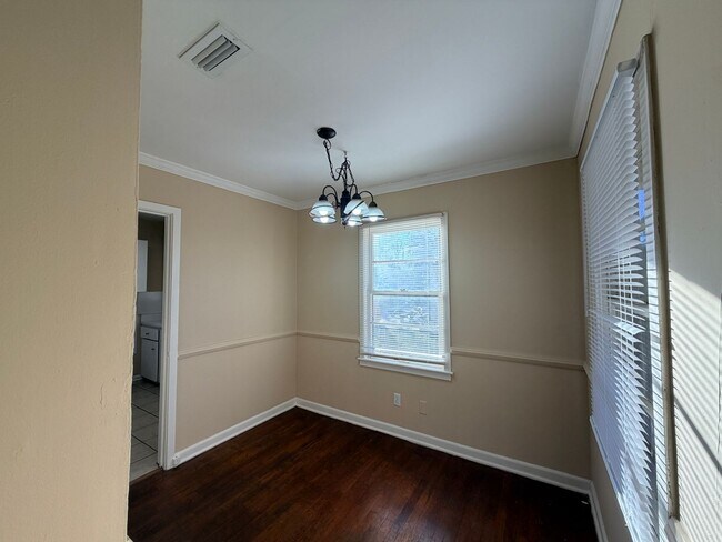 Building Photo - Studio Home in Valdoasta