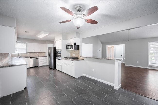 Building Photo - 809 Newport Blvd