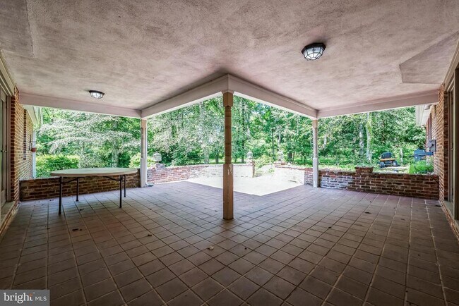 Building Photo - 3574 Glenway Rd