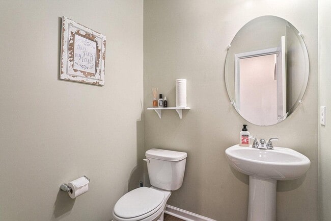 Building Photo - 252 Hyrne Dr