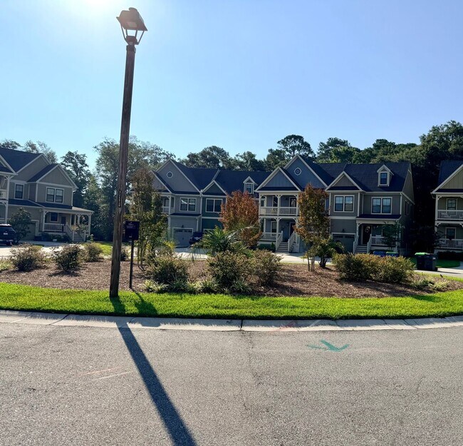 Building Photo - Four Bedroom Town Home in Old Stoney Village- Two Primary Suites