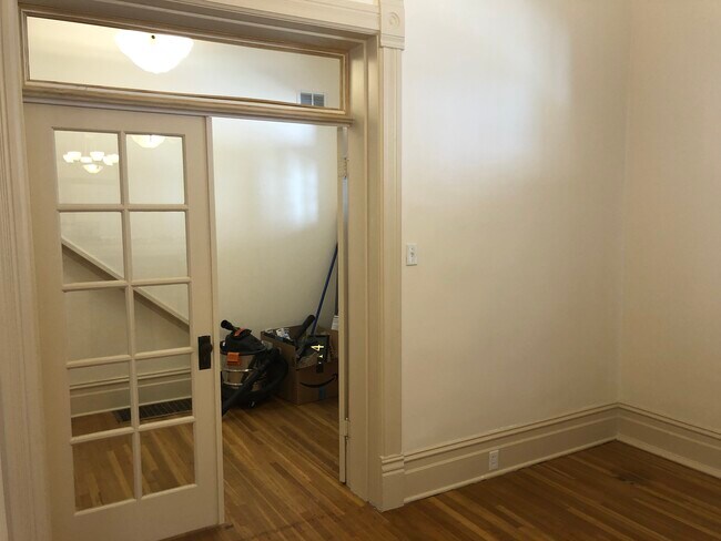 Building Photo - 214 N Canyon Rd