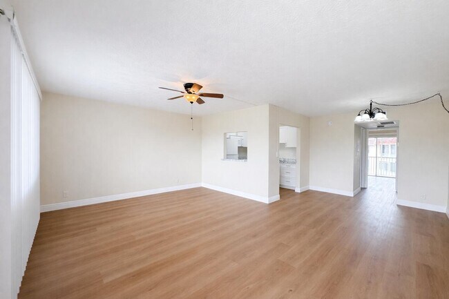 Building Photo - 700 Village Green Ct