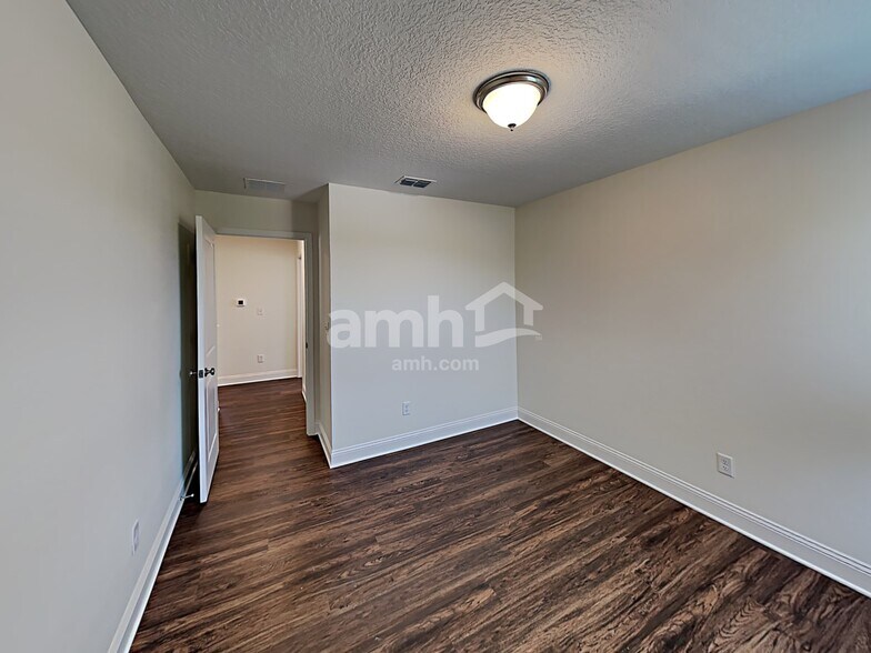 Building Photo - 94 Carlitos Way