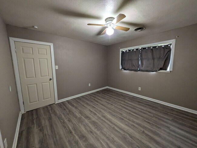 Building Photo - 6350 Arrowhead Dr