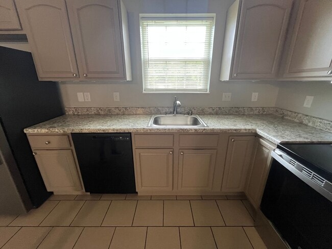 Building Photo - Location & Convenience!!!
