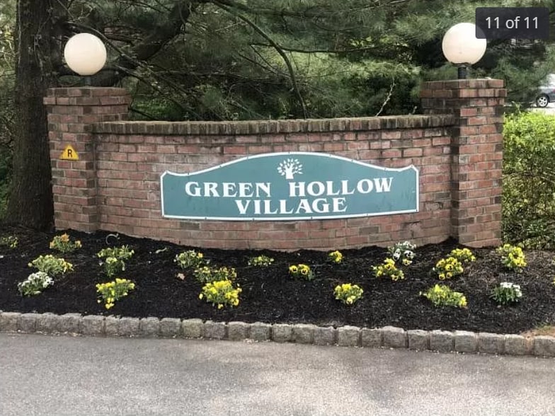 Building Photo - 203 Green Hollow Drive