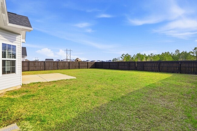 Building Photo - Spacious Living in Stateside – Comfort, Style & Convenience!