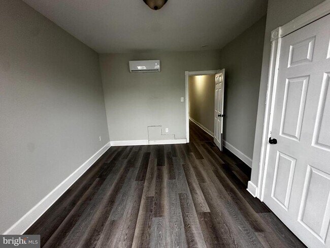 Building Photo - 5729 Pine St