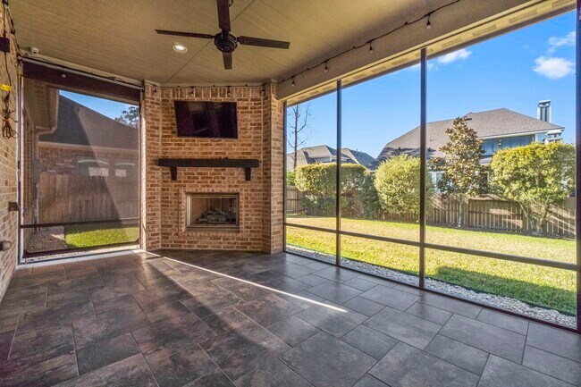 Building Photo - 161 Riverbend Way