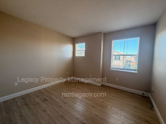 Building Photo - 3224 La Paz Dr