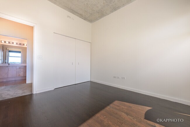 Building Photo - 1620 S Michigan Ave