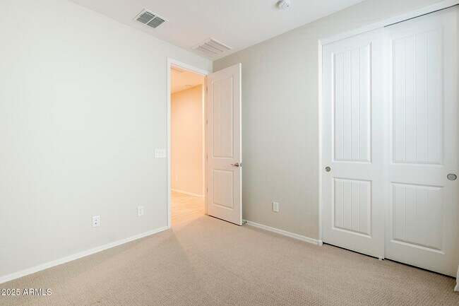 Building Photo - 9910 E Theia Dr