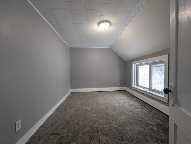 Building Photo - 31 Chestnut St