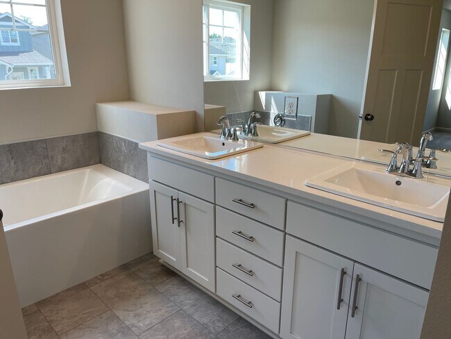 Building Photo - Stylish & Comfortable Living with Fireplac...