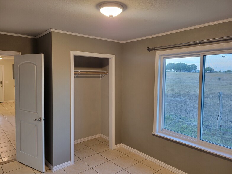 Closet- empty - 3162 E Fm 389