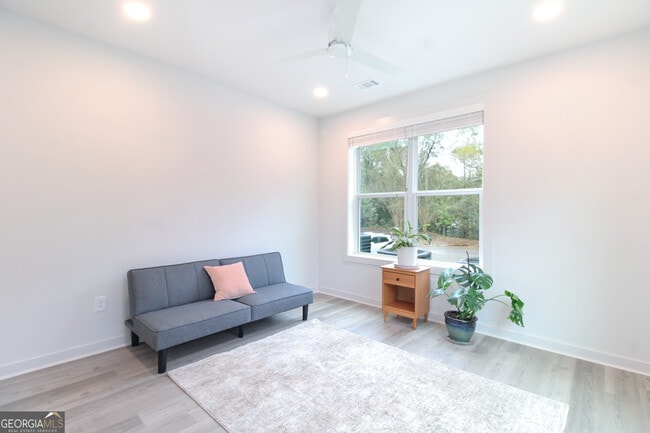 Building Photo - 240 Martha Dr