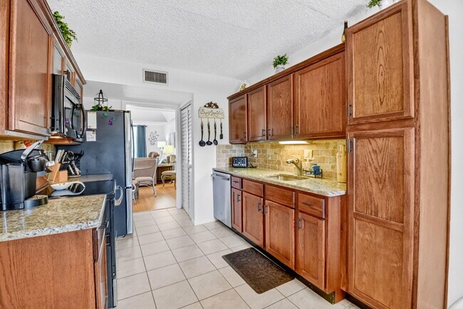 Building Photo - 3425 Via Poinciana