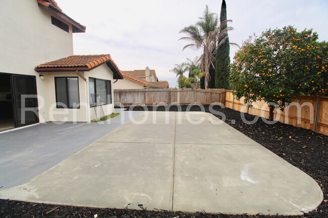 Building Photo - 14248 La Trucha St