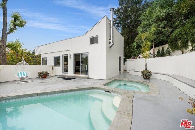 Building Photo - 3210 Coldwater Canyon Ln