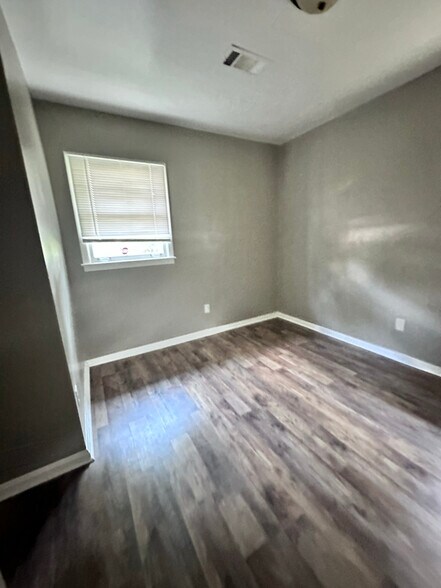 Building Photo - 3066 Tyler Rd