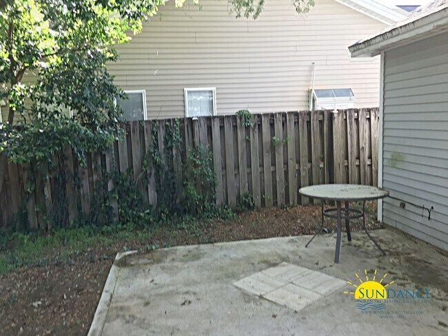 Building Photo - Adorable 3 Bedroom Home in Bluewater Bay!