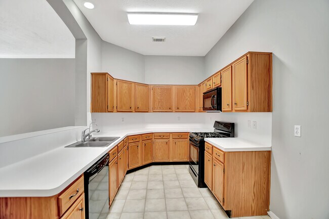 Building Photo - 15118 Red Cedar Cove Ln