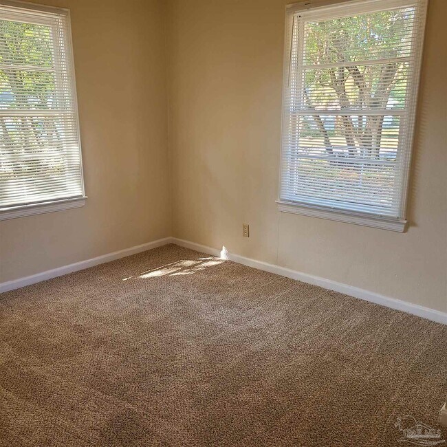 Building Photo - 125 Rue Max St