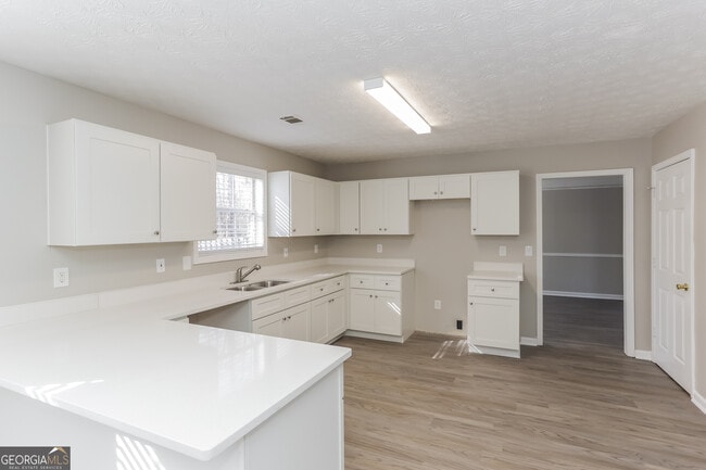 Building Photo - 176 Olympic Dr