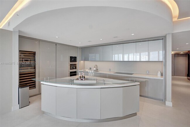 Building Photo - 18975 Collins Ave