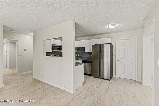 Building Photo - 1104 Azalea Ln