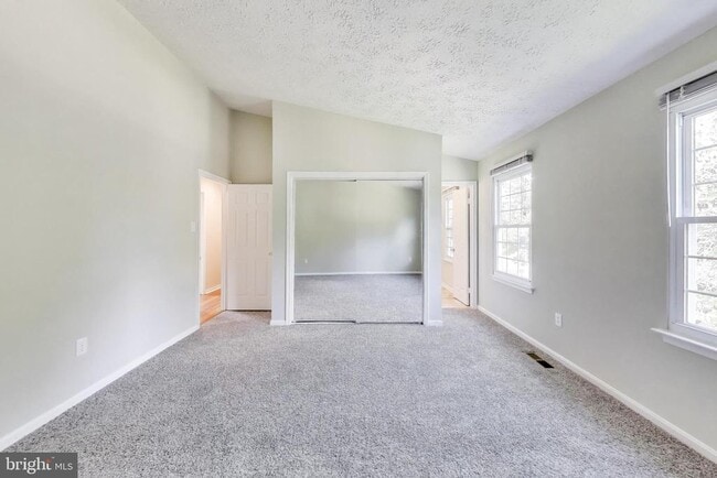 Building Photo - 8813 Francesca Dr