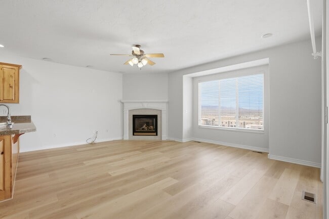 Building Photo - 3 Bedroom Draper Home