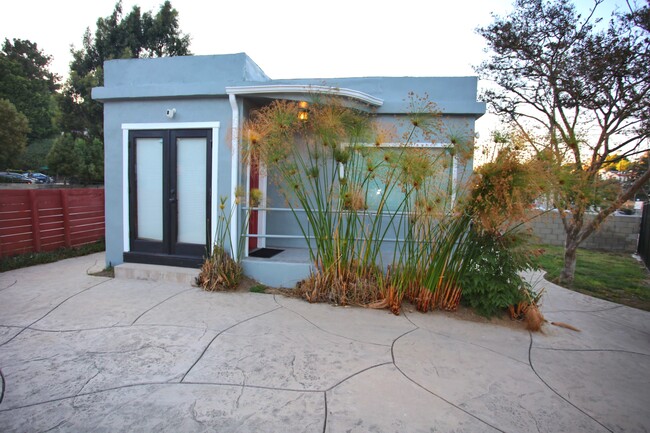 Exterior View & Patio Doors - 2601 Silver Lake Blvd