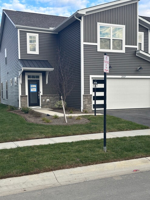 Building Photo - 2027 Aerotrain Ct N