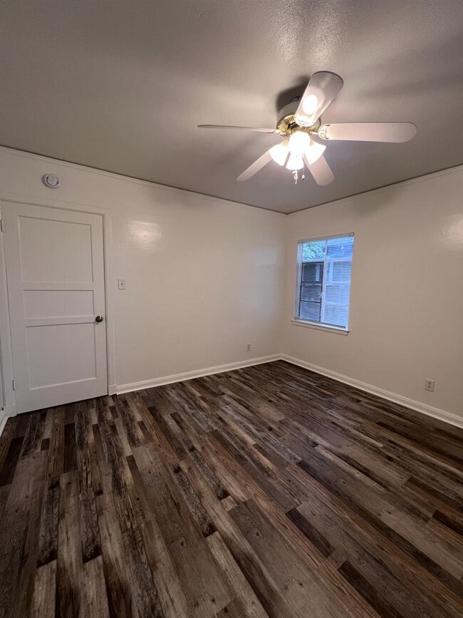 Building Photo - 1024 N Broadway St