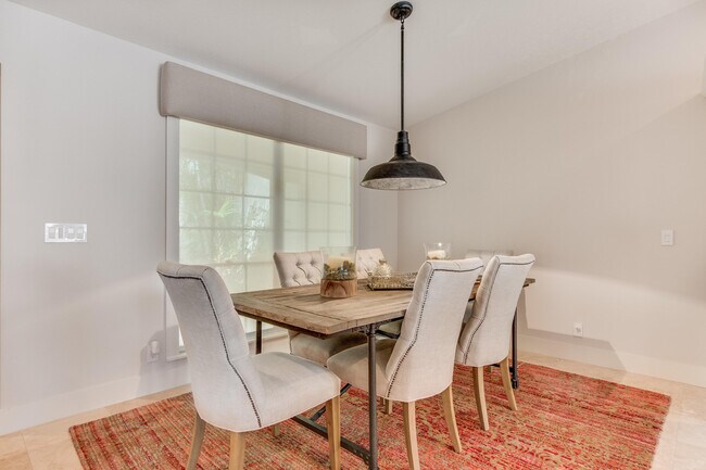 Building Photo - 2312 Las Casitas Dr