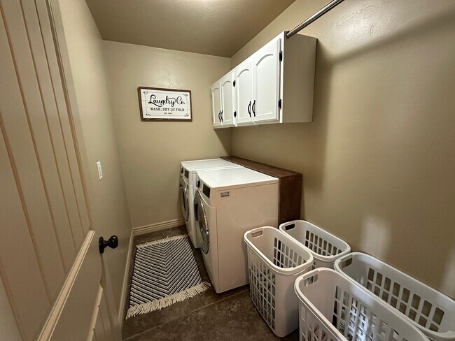 Building Photo - 2269 S Knights Way