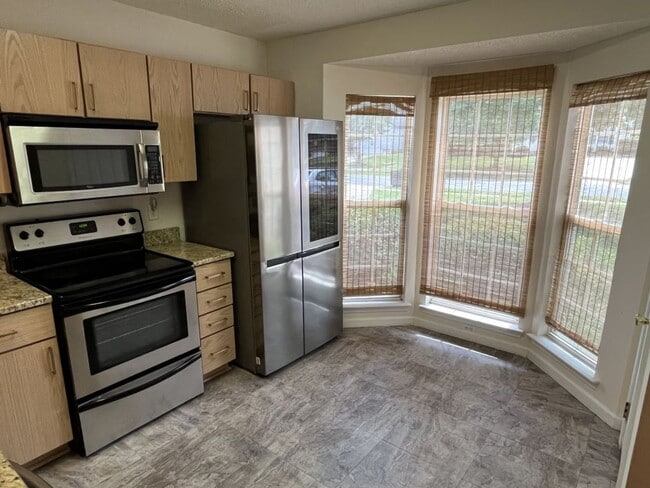 Building Photo - Updated 3 Bedroom, 2 Bath Ranch in NW Char...