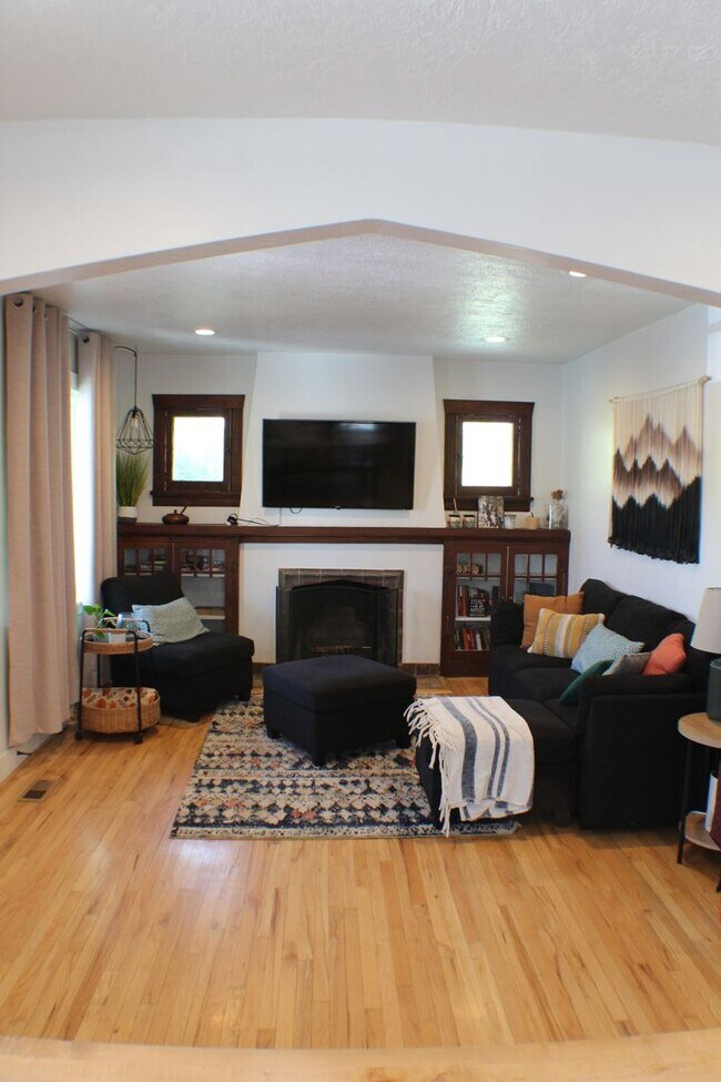 Building Photo - GORGEOUS Salt Lake Home!!!