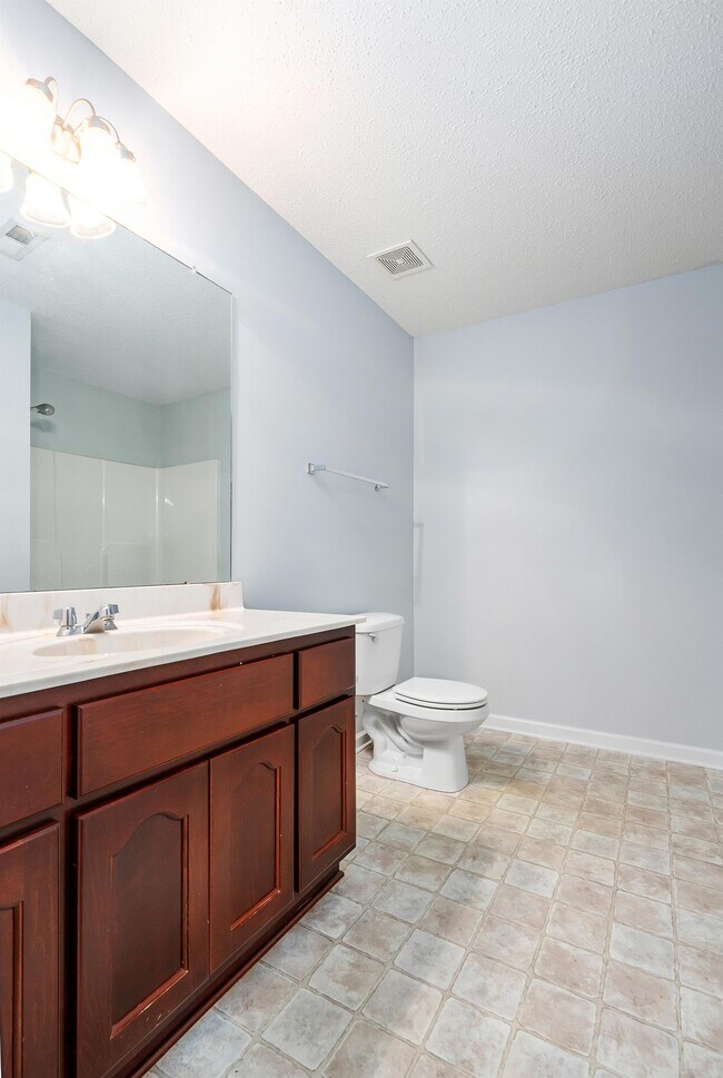 Building Photo - 117 Vancouver Rd