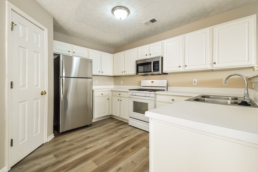 Building Photo - 270 Windcroft Ln NW