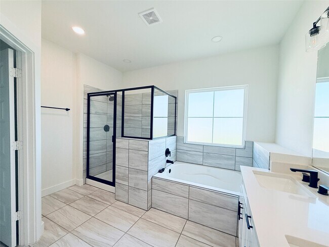 Building Photo - 16575 Oasis Glade Dr