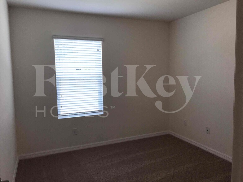 Building Photo - 1609 SW 25th Ln