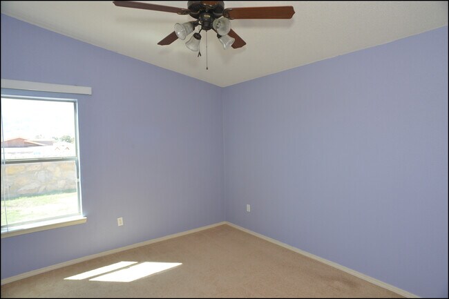 Building Photo - 10045 Paloma Dr