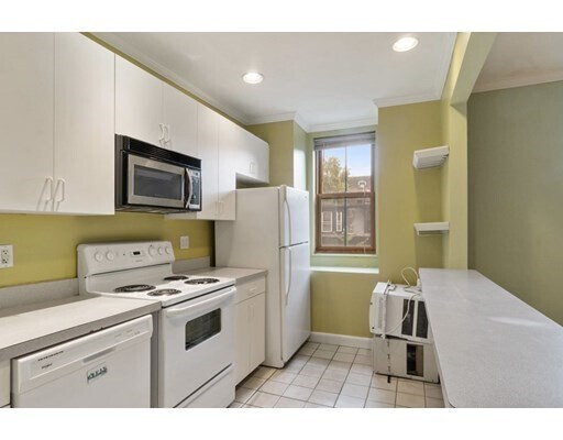 Building Photo - 99 E Brookline St