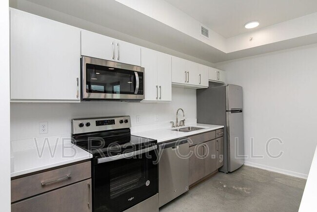 Building Photo - 315 5th St