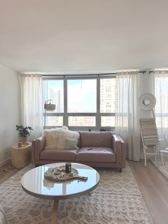 Building Photo - 88 W Schiller St