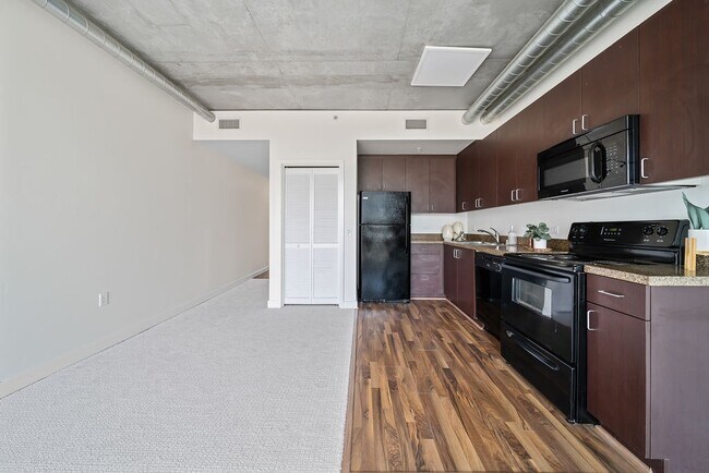 Building Photo - 1080 Park Blvd